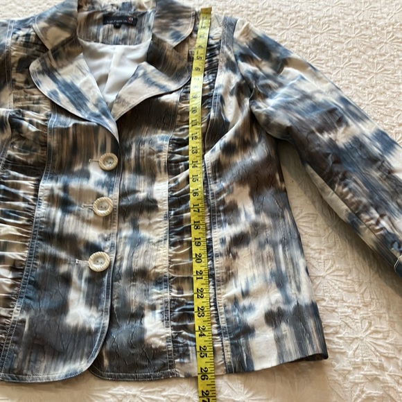 Gorgeous Laura plus blue gray cream “tie dye” effect blazer. - Picture 10 of 15